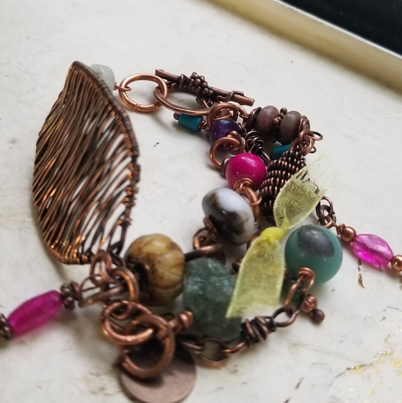 Handmade copper and beaded bracelet - Picture 6 of 7